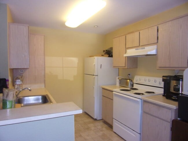 Building Photo - Oaks Senior Commons