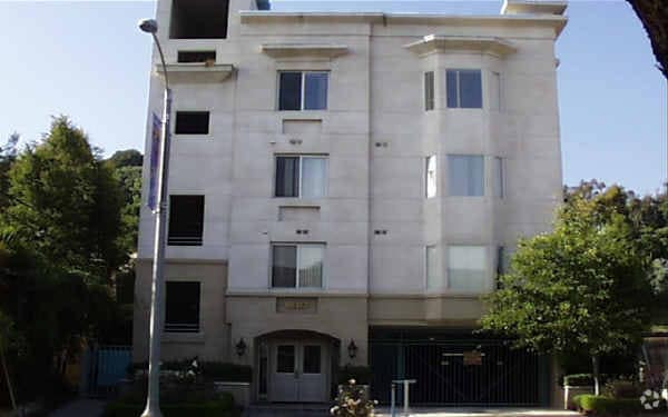 Building Photo - Villa Bella