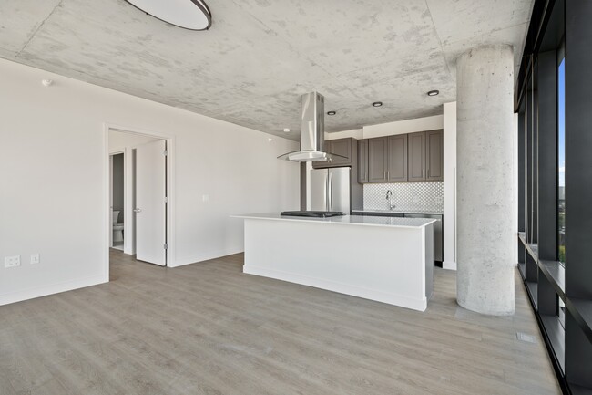 Building Photo - 450 W Belmont Ave