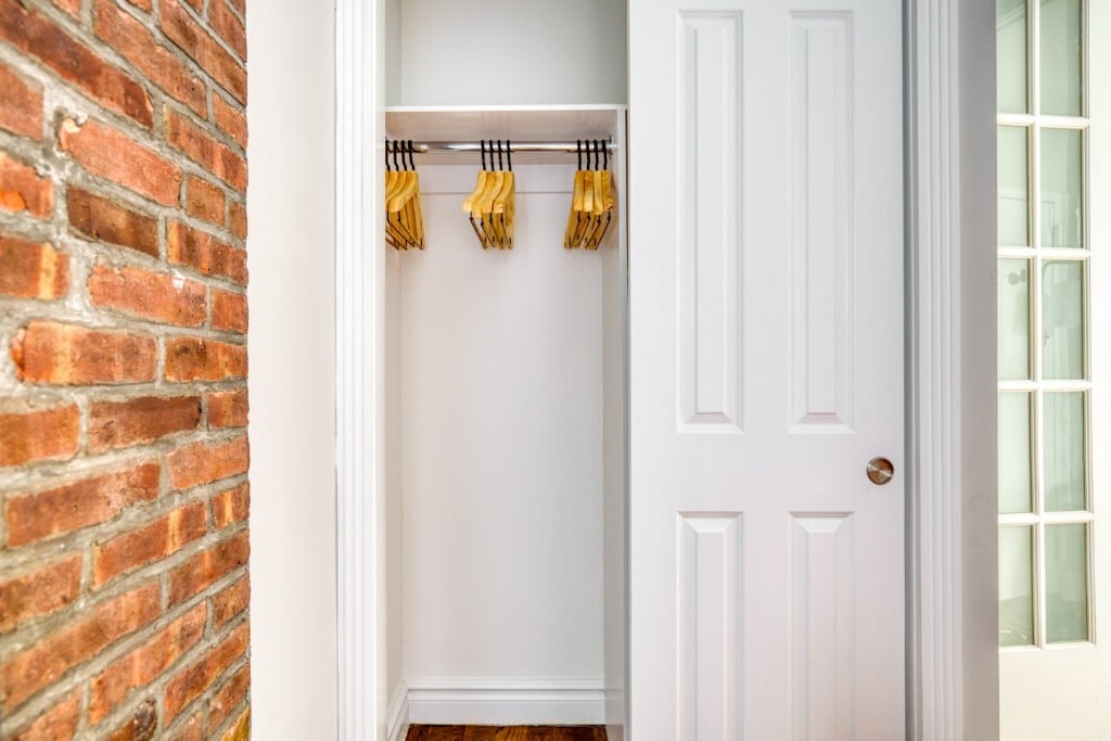 Foto del edificio - 325 E 5th St