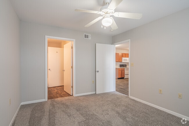 1BR, 1BA - 647SF - Cypress Bend Apartments