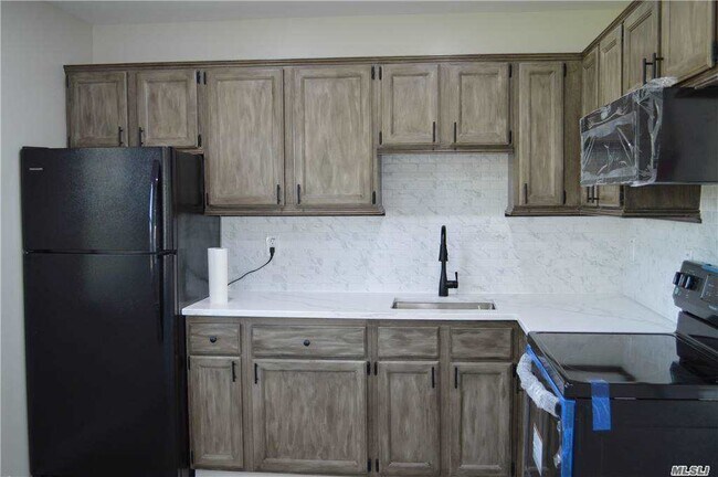 Foto del edificio - 233 Mooney Pond Rd