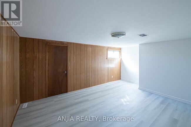 Photo du bâtiment - 148 Katherine Rd