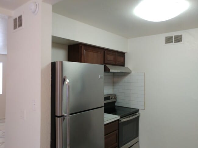 Building Photo - 35 N May St