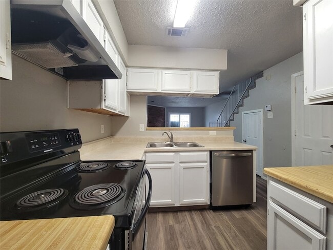 Building Photo - 9571 Olde Towne Row