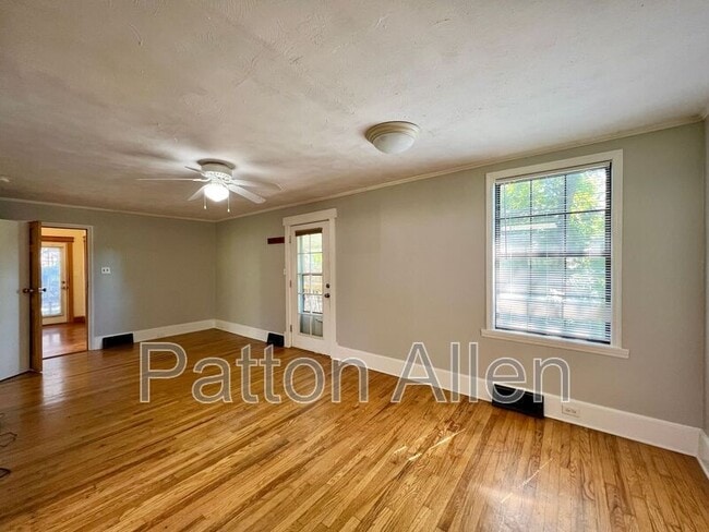 Building Photo - 5 Shady Cove Ln