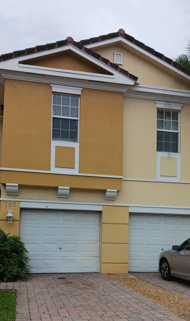 Building Photo - 795 Pipers Cay Dr
