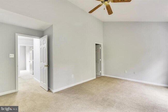 Building Photo - 12369 Manchester Way