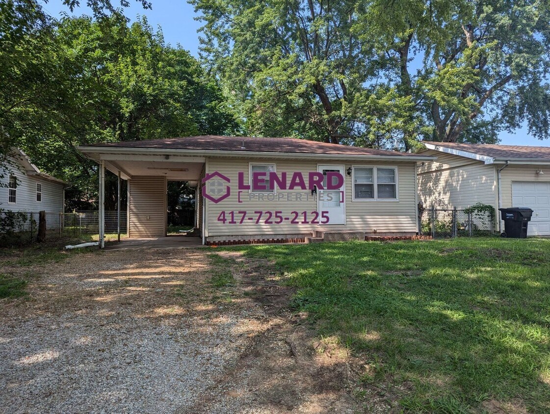 Primary Photo - Spacious 3 Bedroom Home!