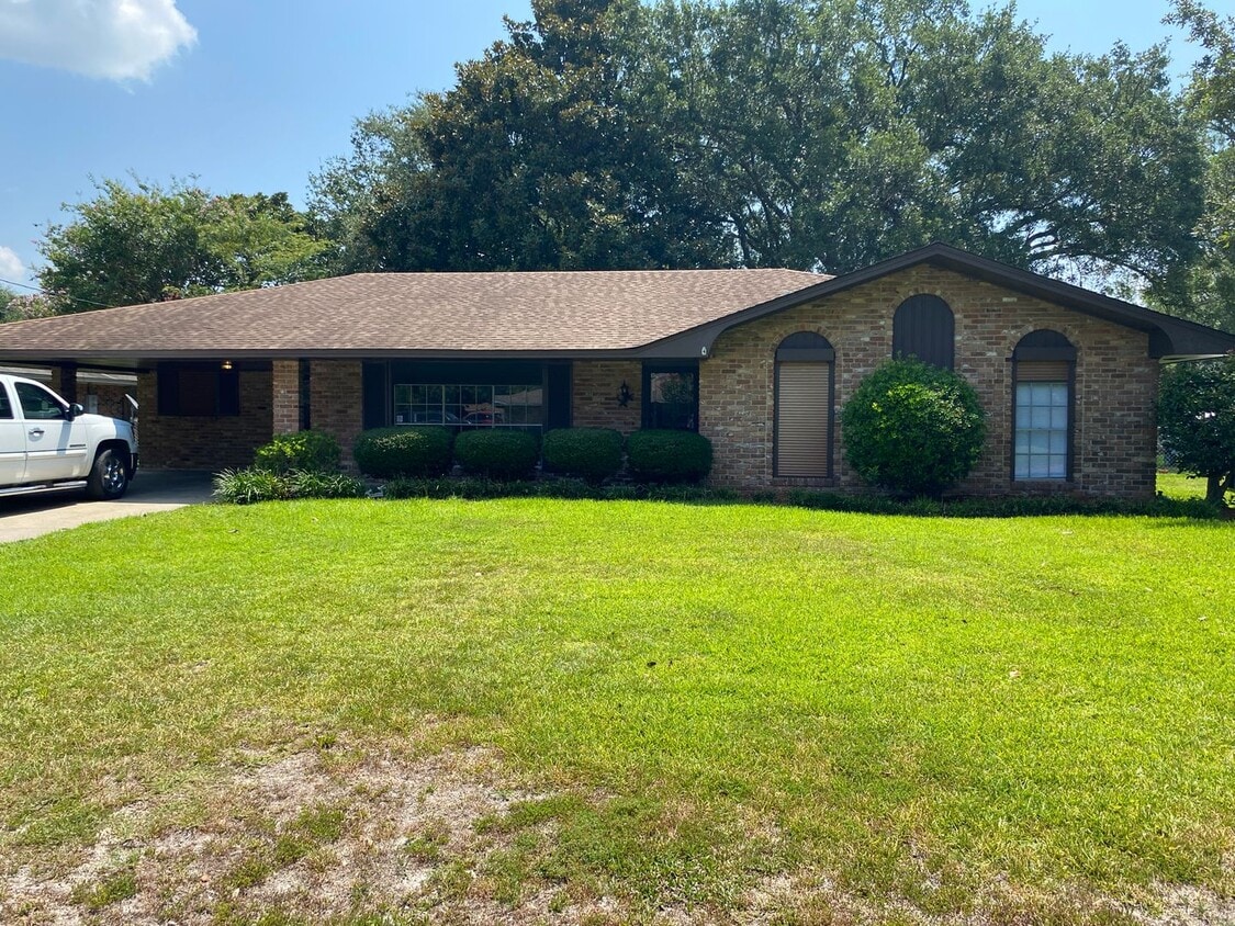 306 St Augustine Ave, Long Beach, MS 39560 House Rental in Long Beach