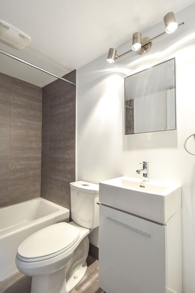 Building Photo - 4570-4590 Queen-Mary