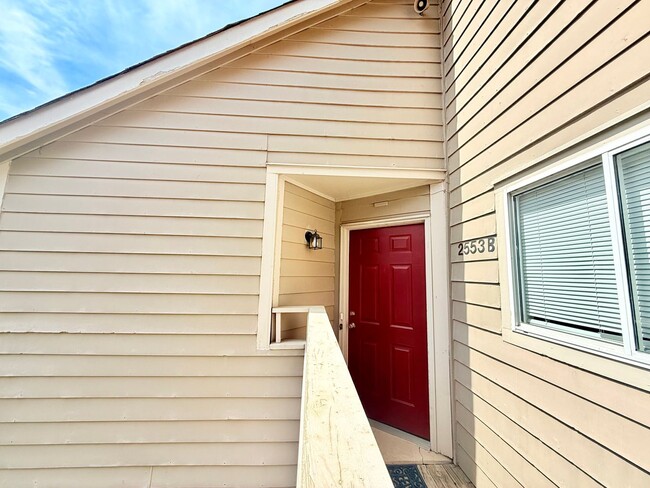 Foto del edificio - 2553 Stockbridge Dr