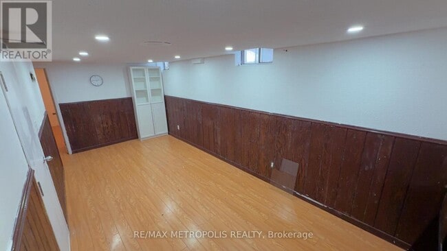 Photo du bâtiment - 78 Crittenden Square