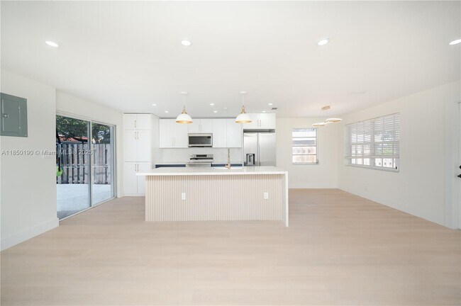 Foto del edificio - 3751 NE 17th Ave