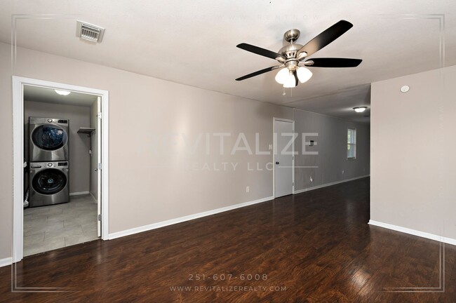 Building Photo - Beautifully Updated 4-Bedroom Home in West Mobile!