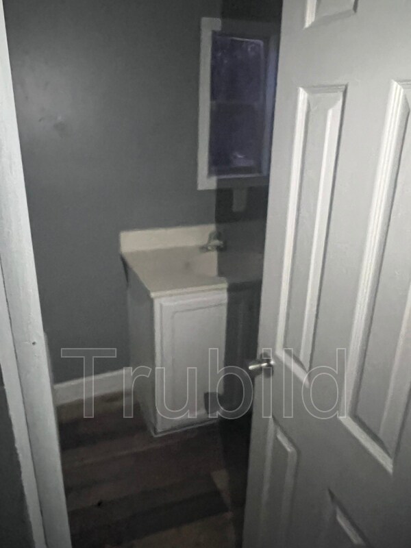 Building Photo - 119 Laser Dr