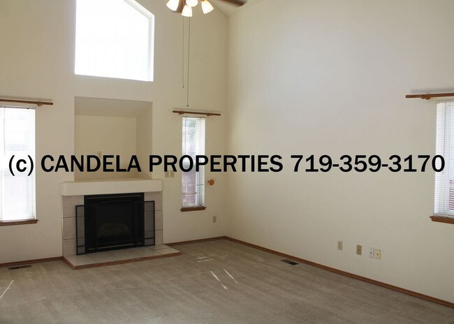 Building Photo - LARGE 4 BEDROOM HOME IN FOUNTAIN