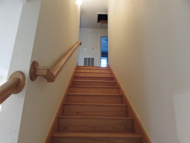 Building Photo - 201 Vanderpool Ln