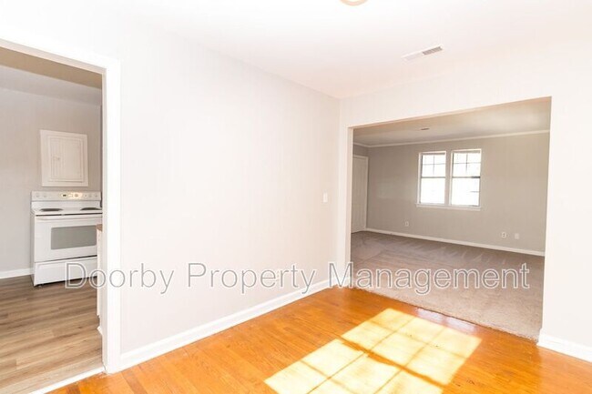 Foto del edificio - 3302 Pinewood Ave