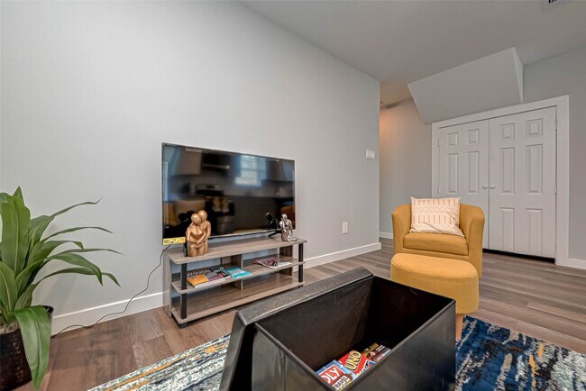 Foto del edificio - 8204 Furray Rd