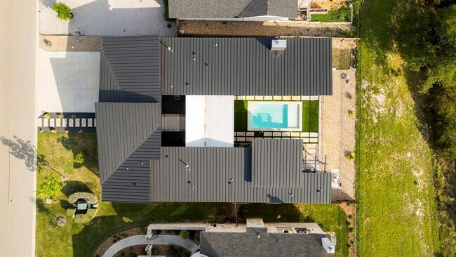 Building Photo - 607 Crosswater Ln