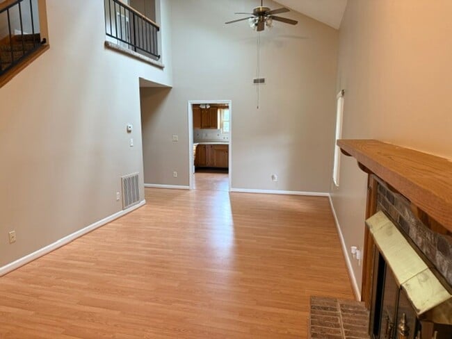 Photo - Maryville City 37804 - 4 bedroom, 3 bath Townhome - Contact Troy Adams (865) 233-6949