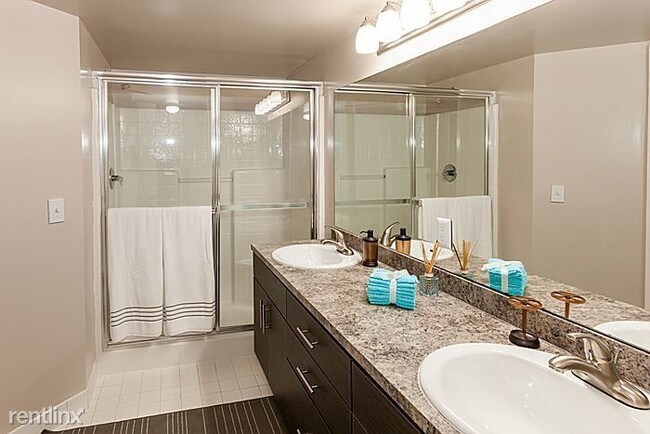 Foto del edificio - 3 br, 2 bath  - 1696 S Palm Ave