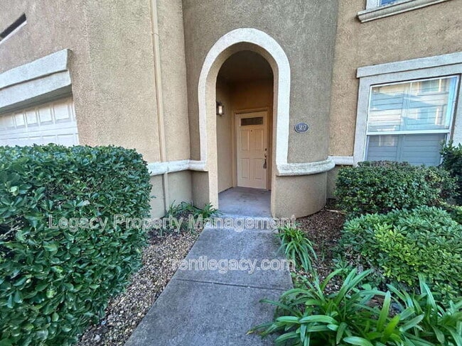 Building Photo - 5350 Dunlay Dr