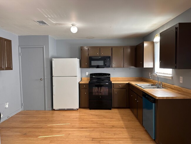 Building Photo - 107 Sea Parc St