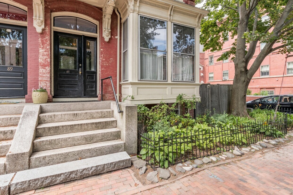 Primary Photo - 87 Pine St