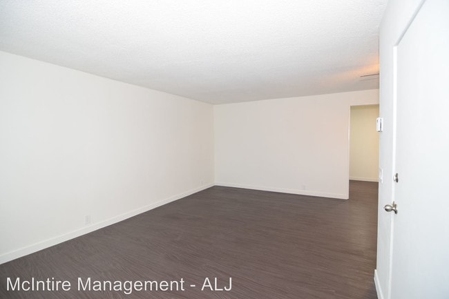 Building Photo - 311 S Primrose Ave