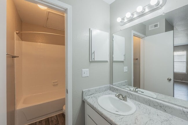 Building Photo - Spacious Two Bedroom Townhome with Private Patio!