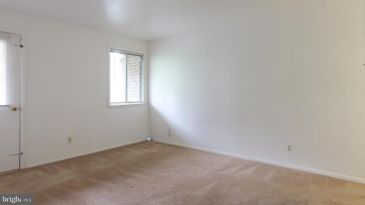 3908 Stone Gate Dr Unit B, Hillcrest Heights, MD 20746 Apartment for