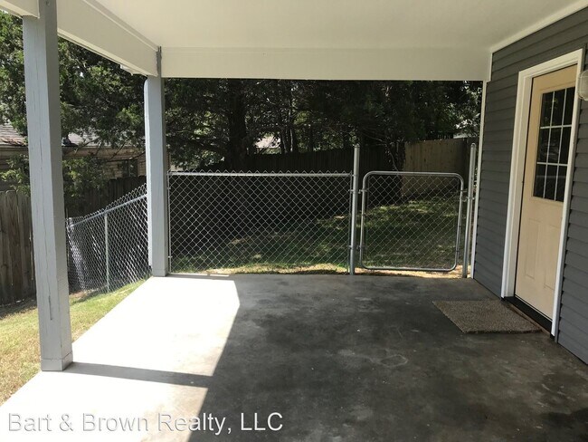 Building Photo - 3 br, 1 bath House - 160 Eric Dr.