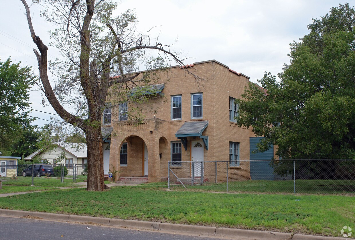 Building Photo - 1020 W 11th Ave