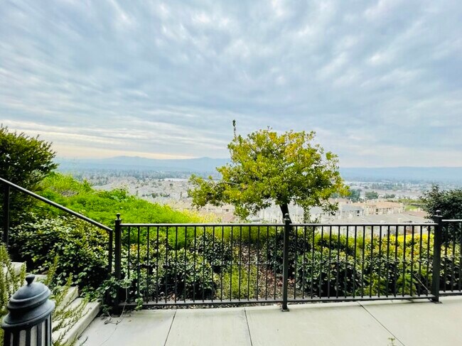 Building Photo - 404 Casselino Dr