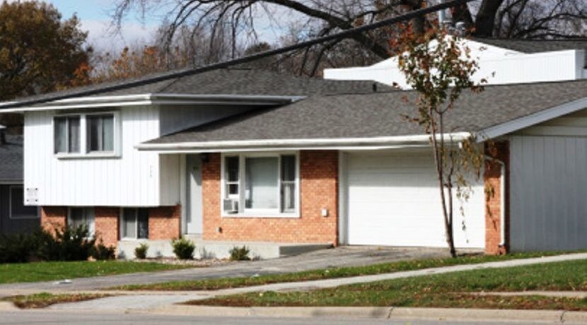 Primary Photo - 320 E Vernon Ave