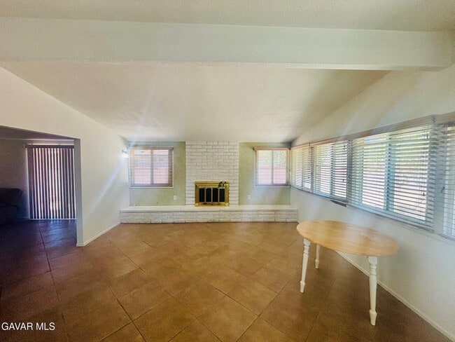 Foto del edificio - 38416 Pond Ave