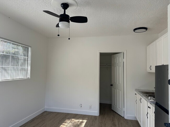 Foto del edificio - 9036 Carson St