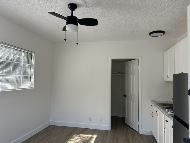 Building Photo - 9036 Carson St