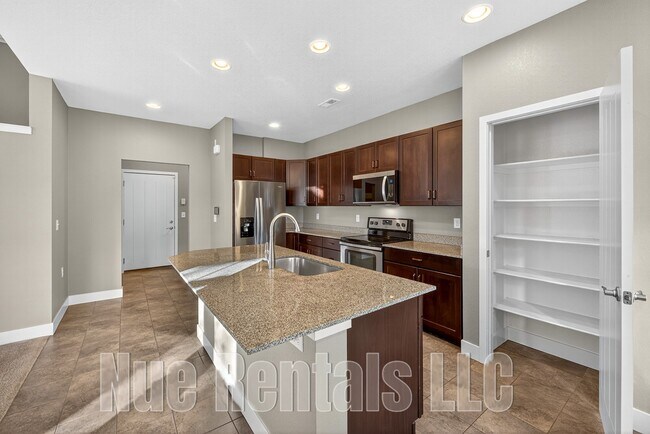 Foto del edificio - 549 Brennan Cir