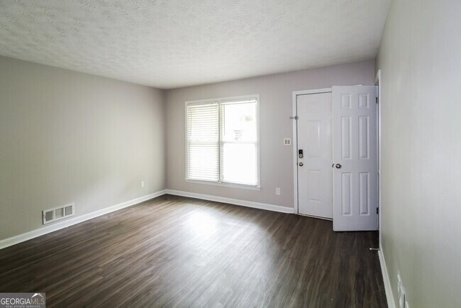 Foto del edificio - 7006 Knollwood Dr