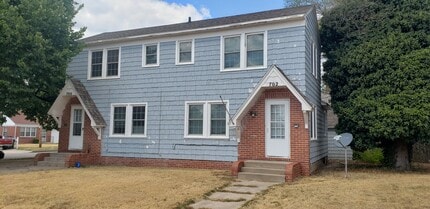 Building Photo - 702 E Ave A