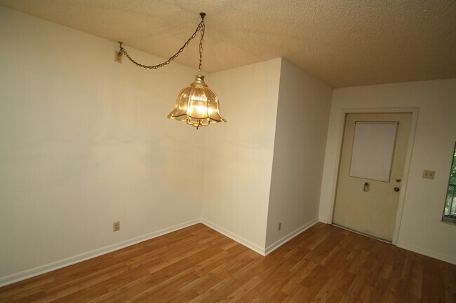 Building Photo - 125 Lake Pine Cir