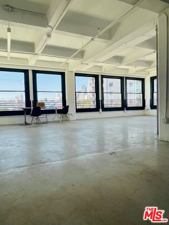 Building Photo - 810 E 3rd St