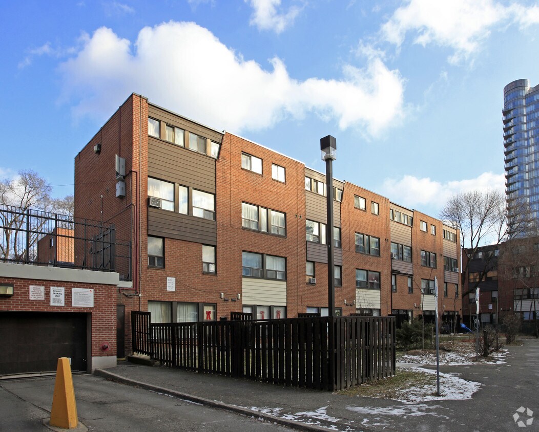 21 Windermere Ave, Toronto, ON M6S 3J2 Apartments 21 Windermere Ave