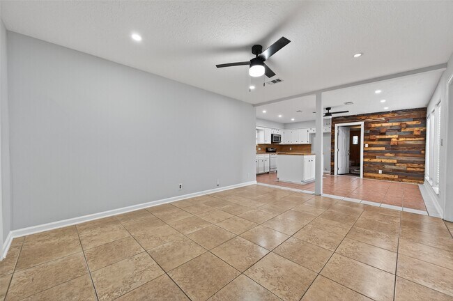 Foto del edificio - 6102 Crakston St