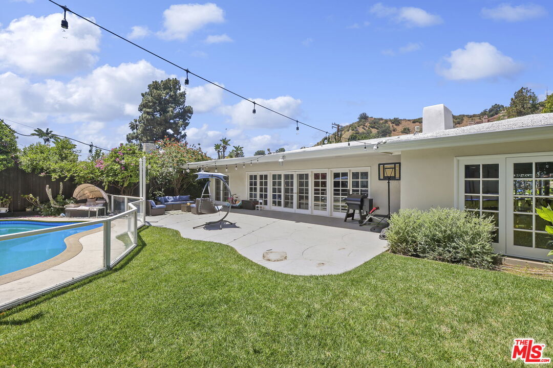 Primary Photo - 1850 Coldwater Canyon Dr