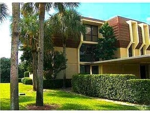 Building Photo - 5250 Woodland Lakes Dr