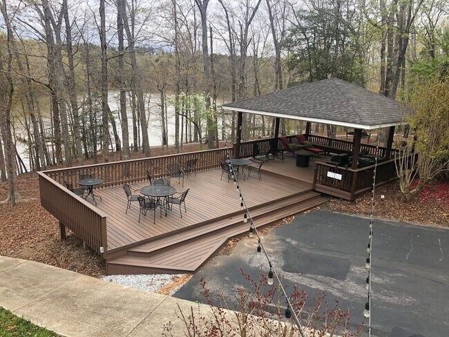 Foto del edificio - 214 Indian Trl